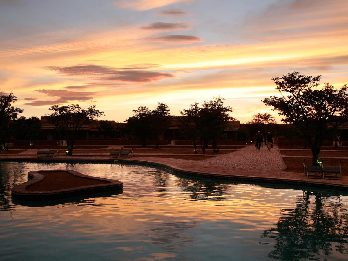 Gondwana Damara Mopane Lodge Mopane Pos ภายนอก รูปภาพ